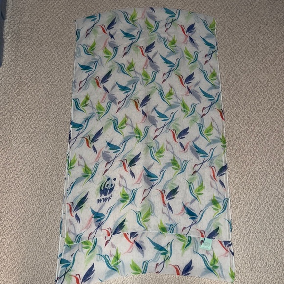 World Wildlife Fund (WWF) Continuous Loop Scarf Hummingbird Pattern - Picture 4 of 12